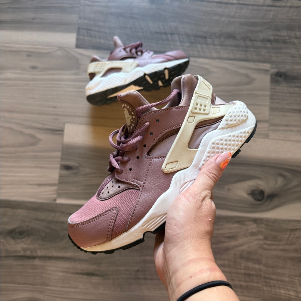 Nike Women's Air Huarache Run Running Shoes Sneakers Size 7.5 sporty - Picture 3 of 10
